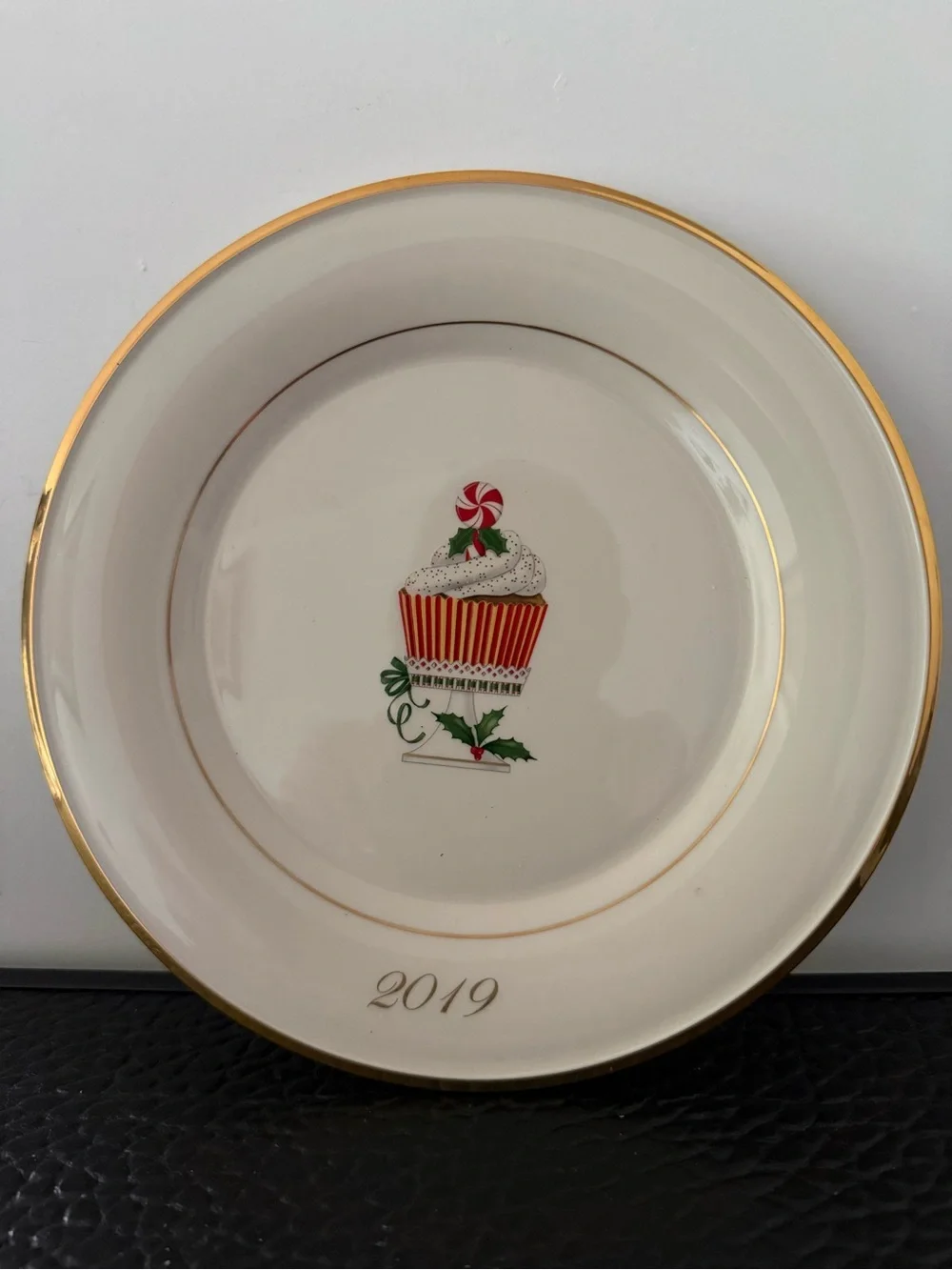 Lenox The Annual CHRISTMAS Holiday Cupcake Accent Plate 2019 9.5”